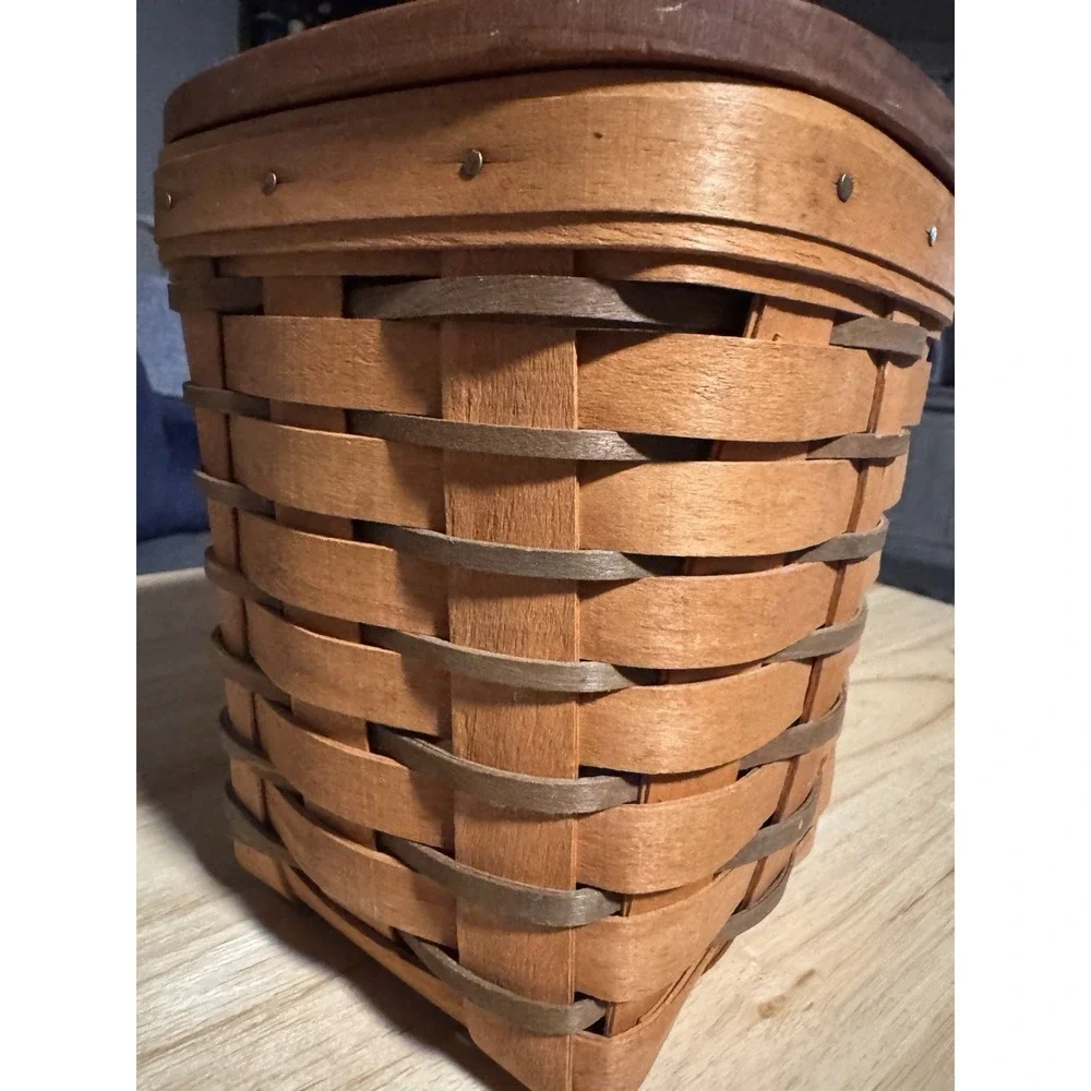 Vtg Longaberger Wood Handwoven 1999 Basket brown basket with lid Liner Marked